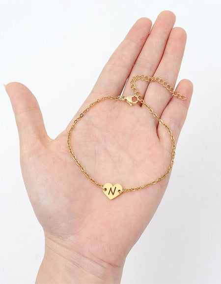 Charmingly Yours: Personalized Elegance with Alphabet Heart Bracelet Zydropshipping