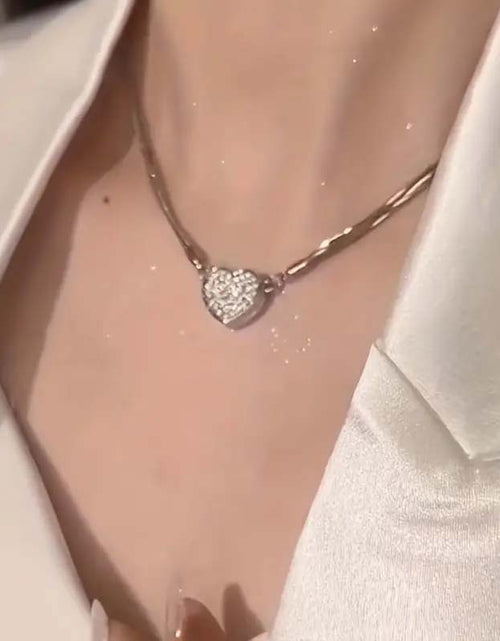 Load image into Gallery viewer, Japanese &amp; Korean Style Heart-Shaped Zircon Necklace
