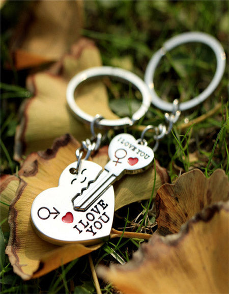 Load image into Gallery viewer, Love Beyond Borders: Cross-Border Couple Key Chain Set Zydropshipping
