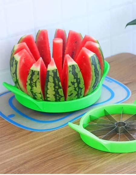 Load image into Gallery viewer, Stainless Steel Watermelon Cutting Tool: Kitchen Accessories, Drop Shipping - Green
